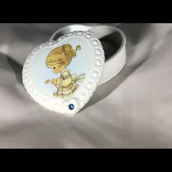 PRECIOUS MOMENTS “March’s Child” heart shape box - Picture 10 of 14
